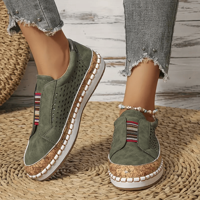 Elle-Monde.com propose une gamme variée de chaussures pour femmes, y compris des chaussures à double boucle, des chaussures d'été et des chaussures de marche. Trouvez votre paire parfaite dès aujourd'hui!